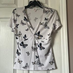 Butterfly print, twist front shirt, brand:Candie’s, Size:Medium.